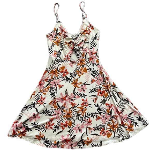 Garage XS Soft Floral Twist Front Dress‎ - Picture 1 of 8